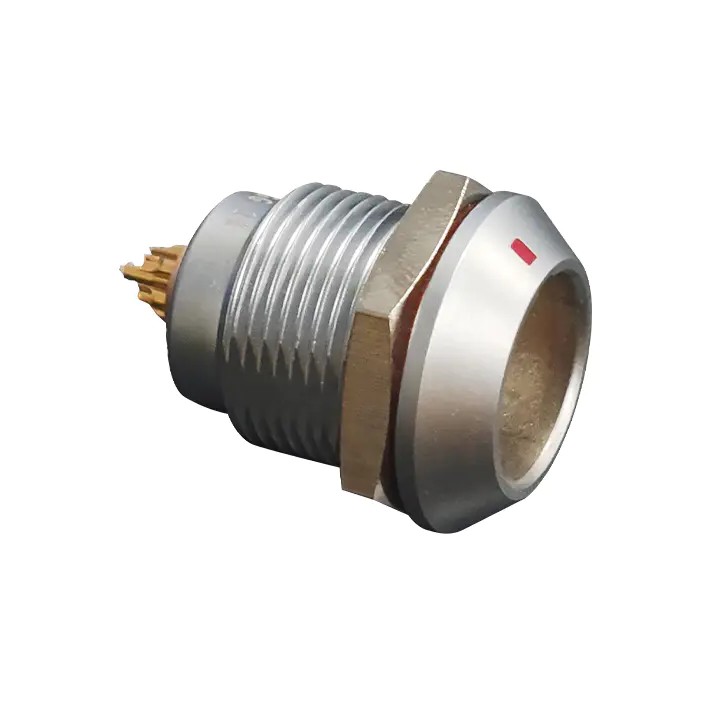 Como o conector da série K atende aos requisitos de uso em altas umidade e ambientes empoeirados com sua classificação de proteção IP67?